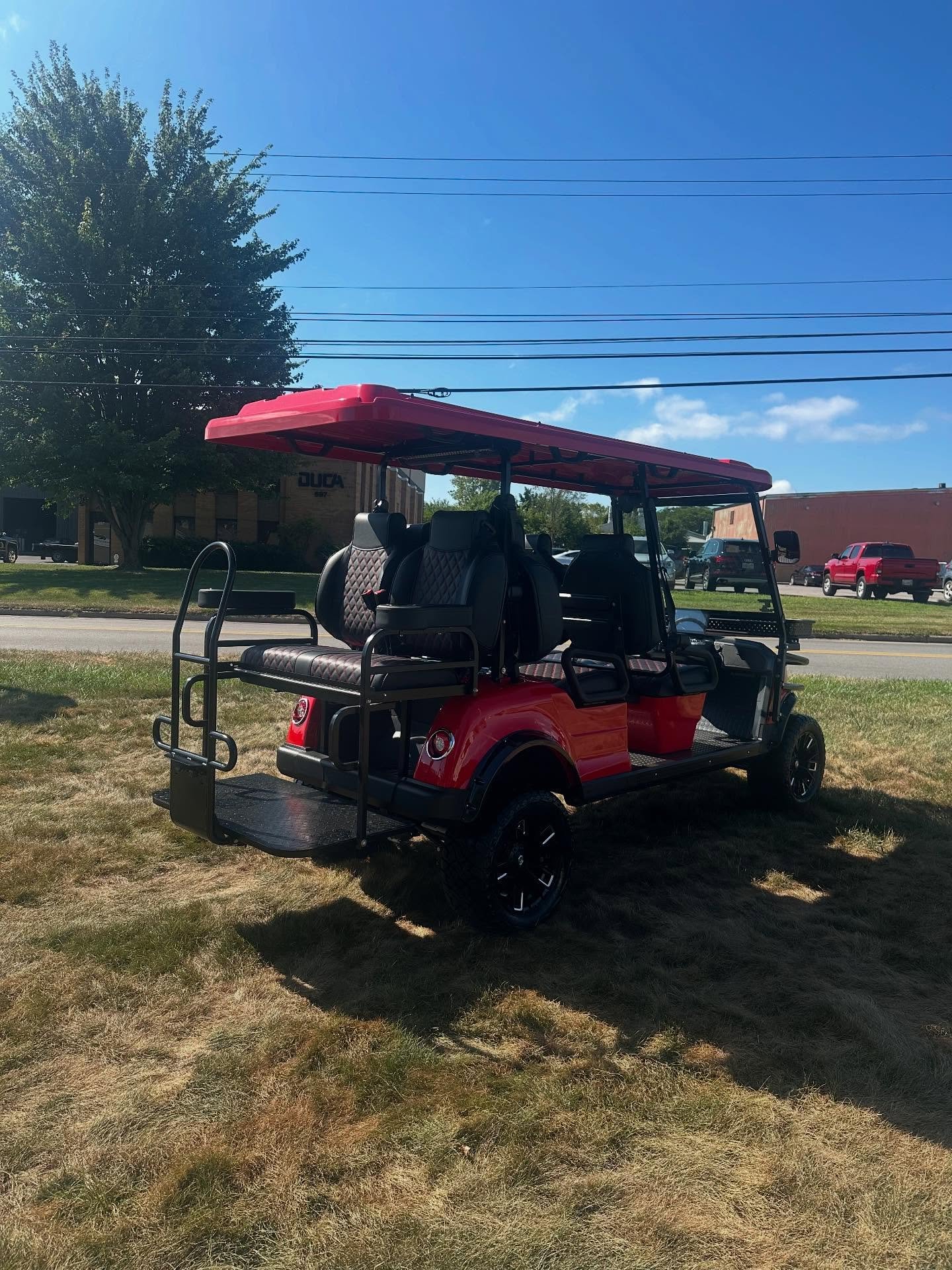 2025 Epic E60L Lithium 6 Passenger Golf Cart - Image 6