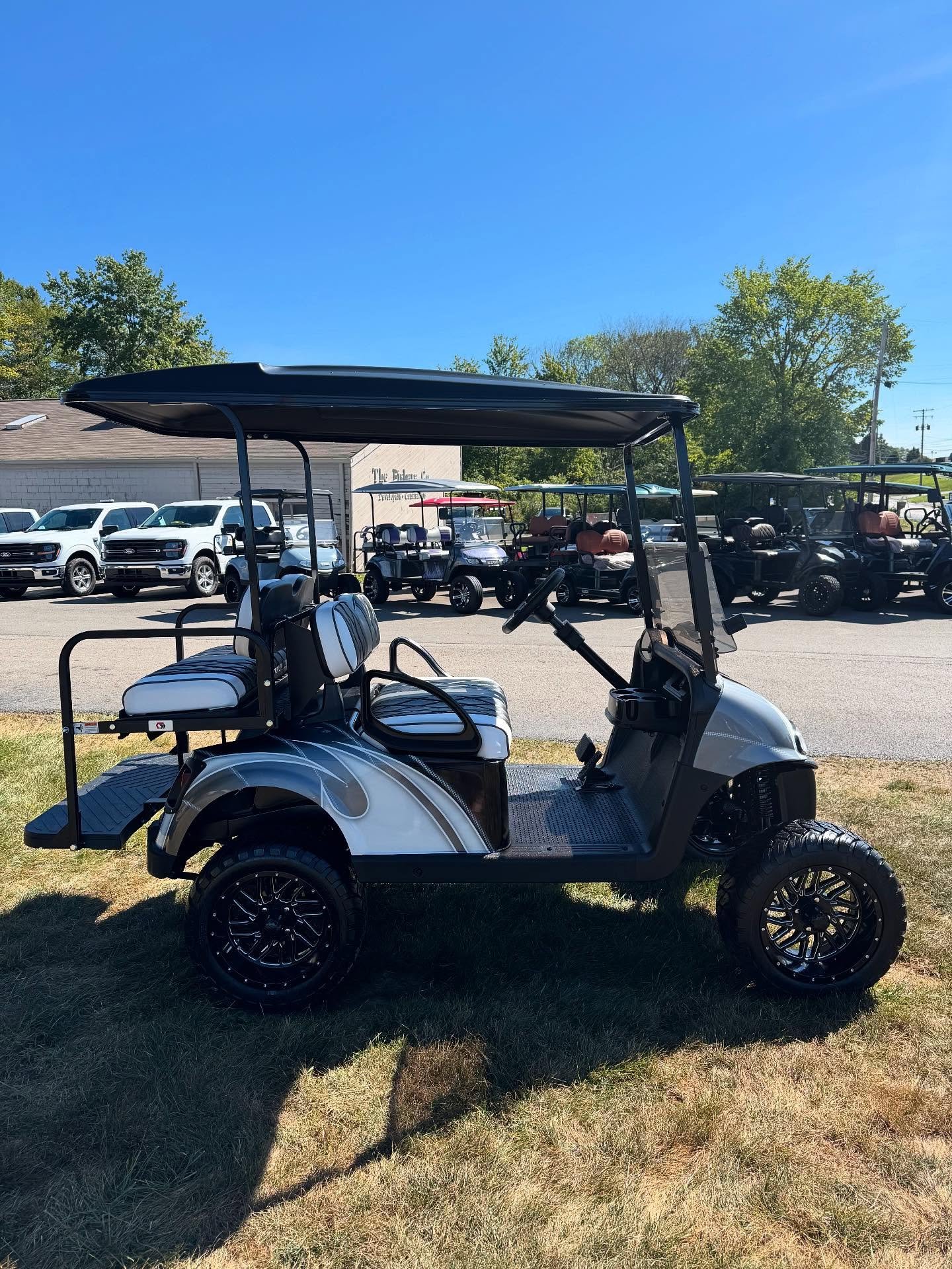 E Z GO GOLF CART - Image 2