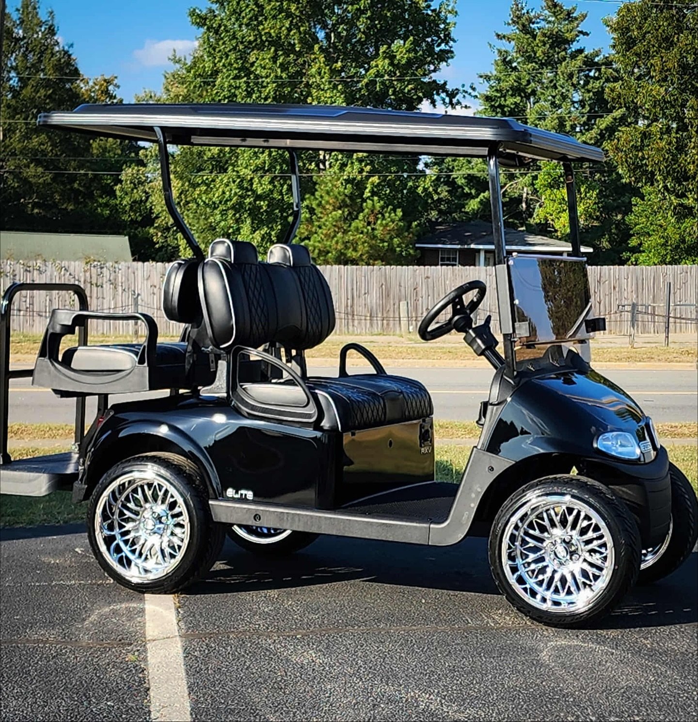 2025 E-Z-GO RXV Elite Golf Cart - Image 2