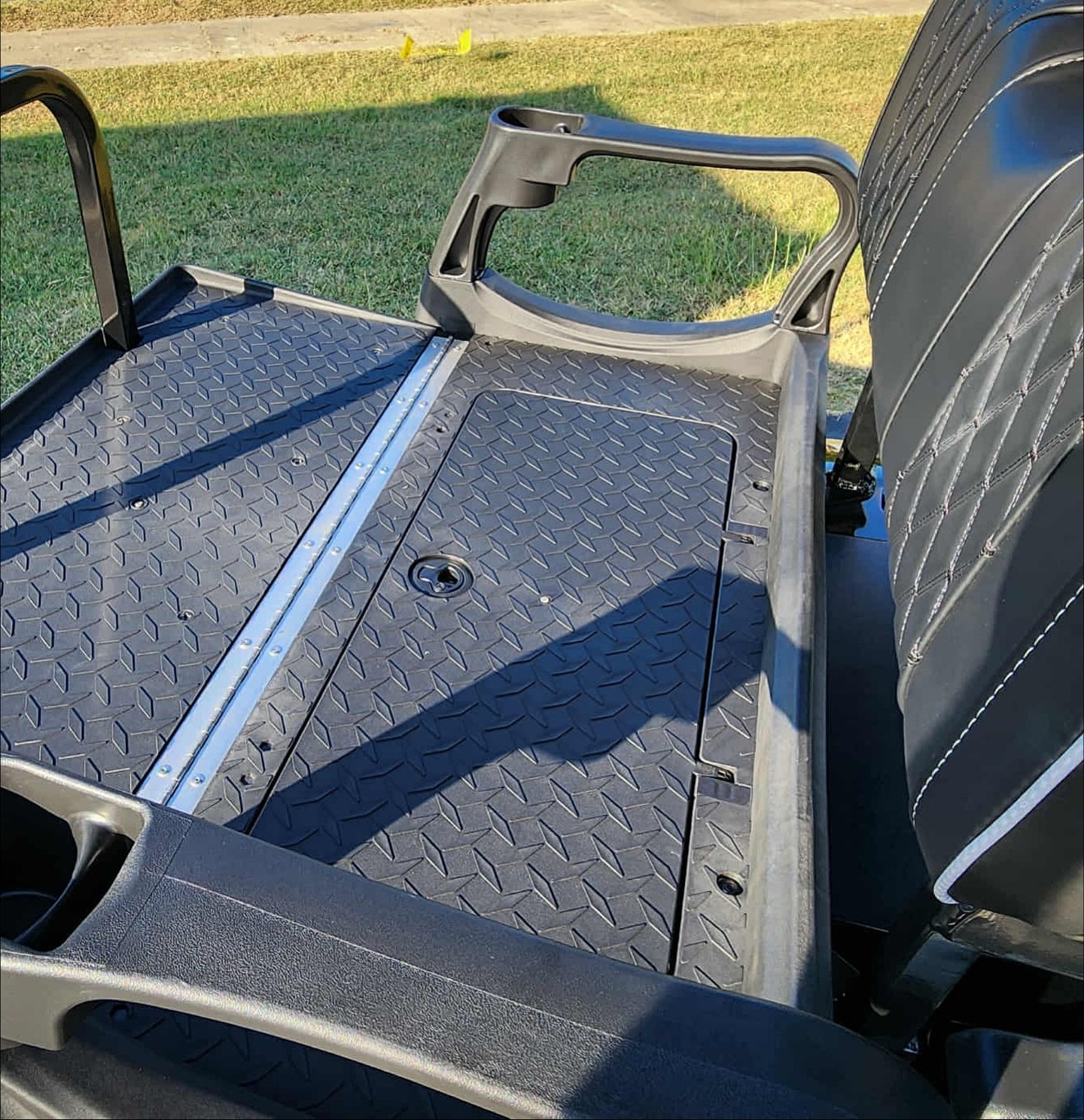 2025 E-Z-GO RXV Elite Golf Cart - Image 8